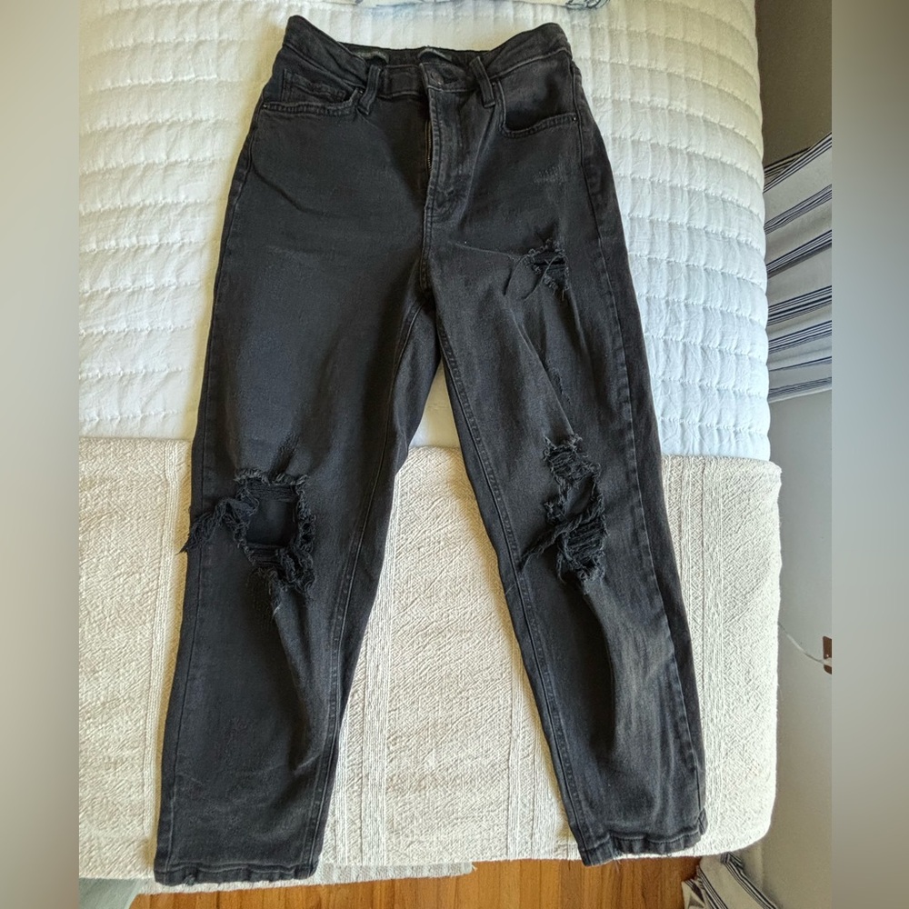 Stylish Black Distressed Women Jeans